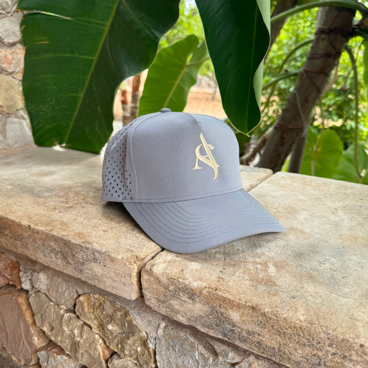 EXCLUSIVE CAP