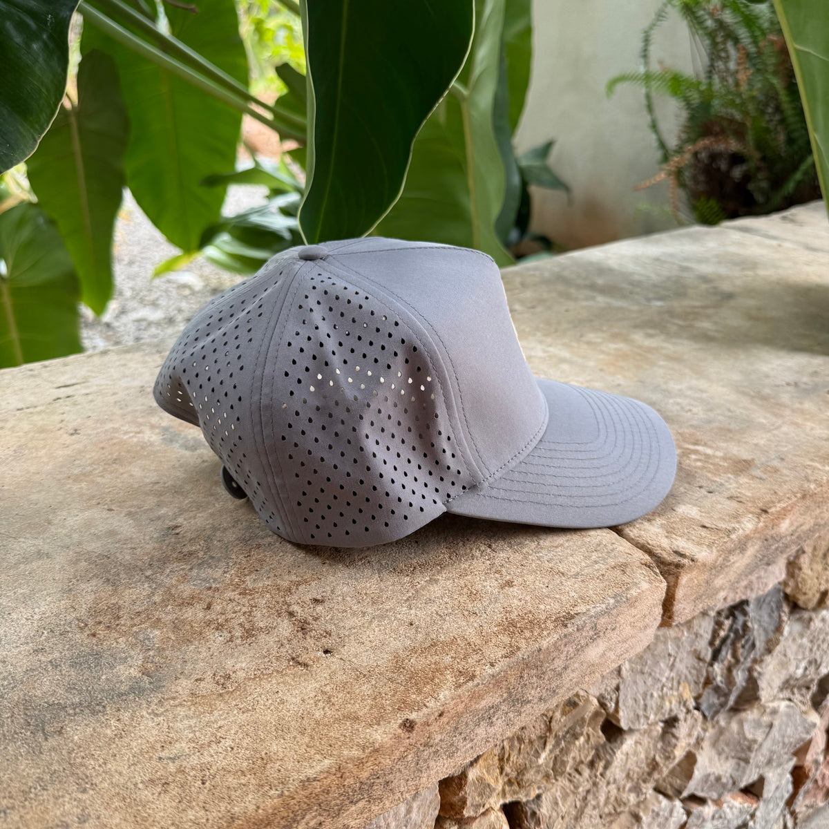 EXCLUSIVE CAP